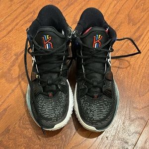 Nike Kyrie 7 shoes basketball/ volleyball
